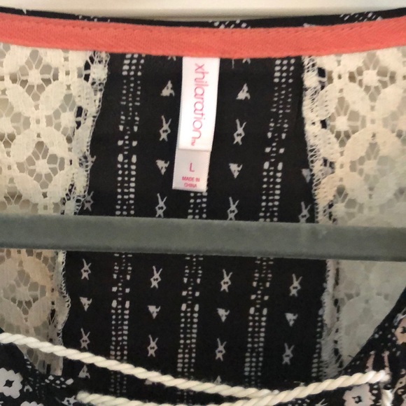 Black Patterned Top - Picture 2 of 3